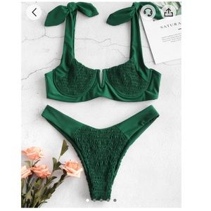 ✨NEW✨smocked tie shoulder bikini set